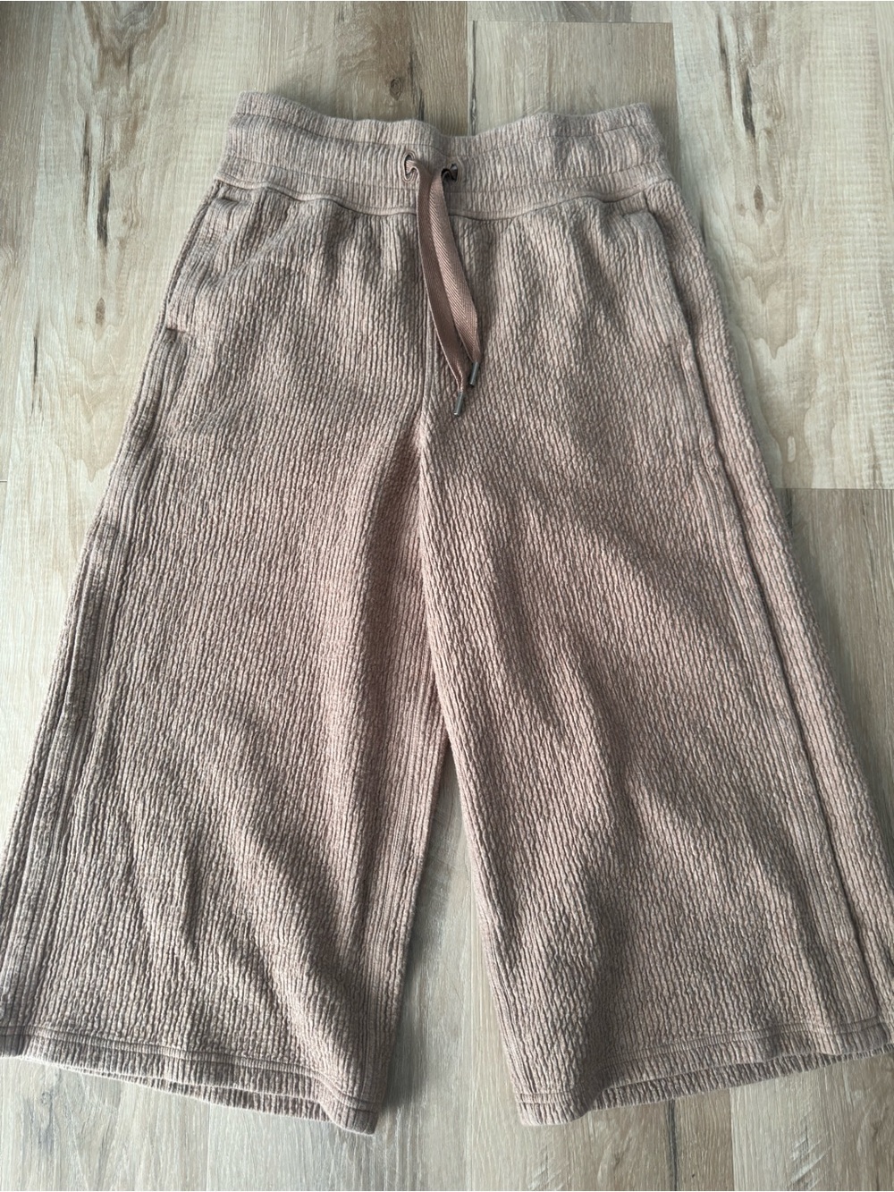 Lululemon Retreat Yourself Crop pants Size 6